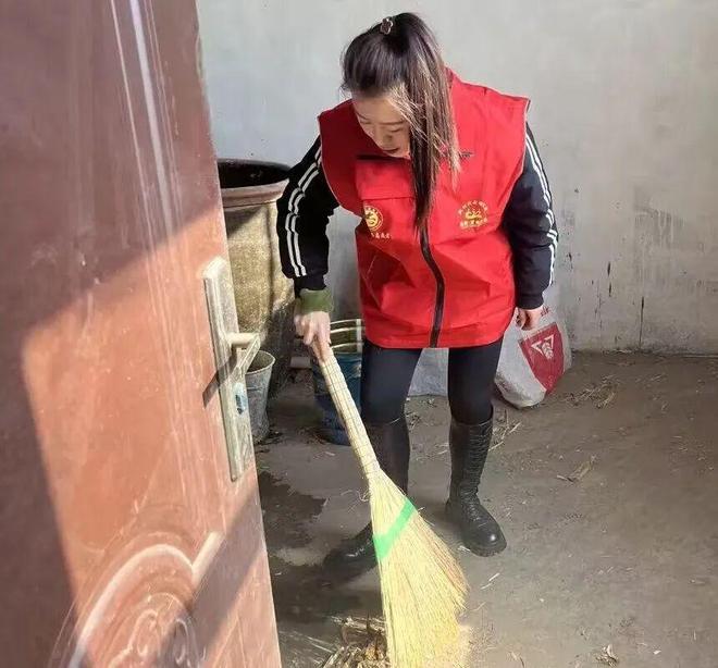 张丽娜:困境妇女家庭卫生清扫志愿服务CQ9电子平台网站执委实事项目进行时(图3) 张丽娜:困境妇女家庭卫生清扫志愿服务CQ9电子平台网站执委实事项目进行时(图3)